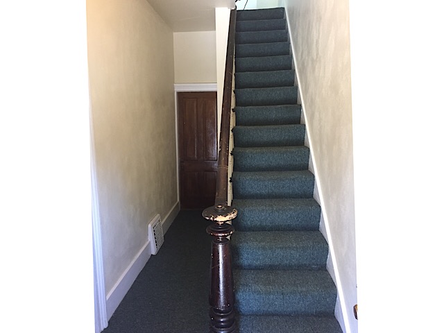 352 UP Entry Hall/Steps