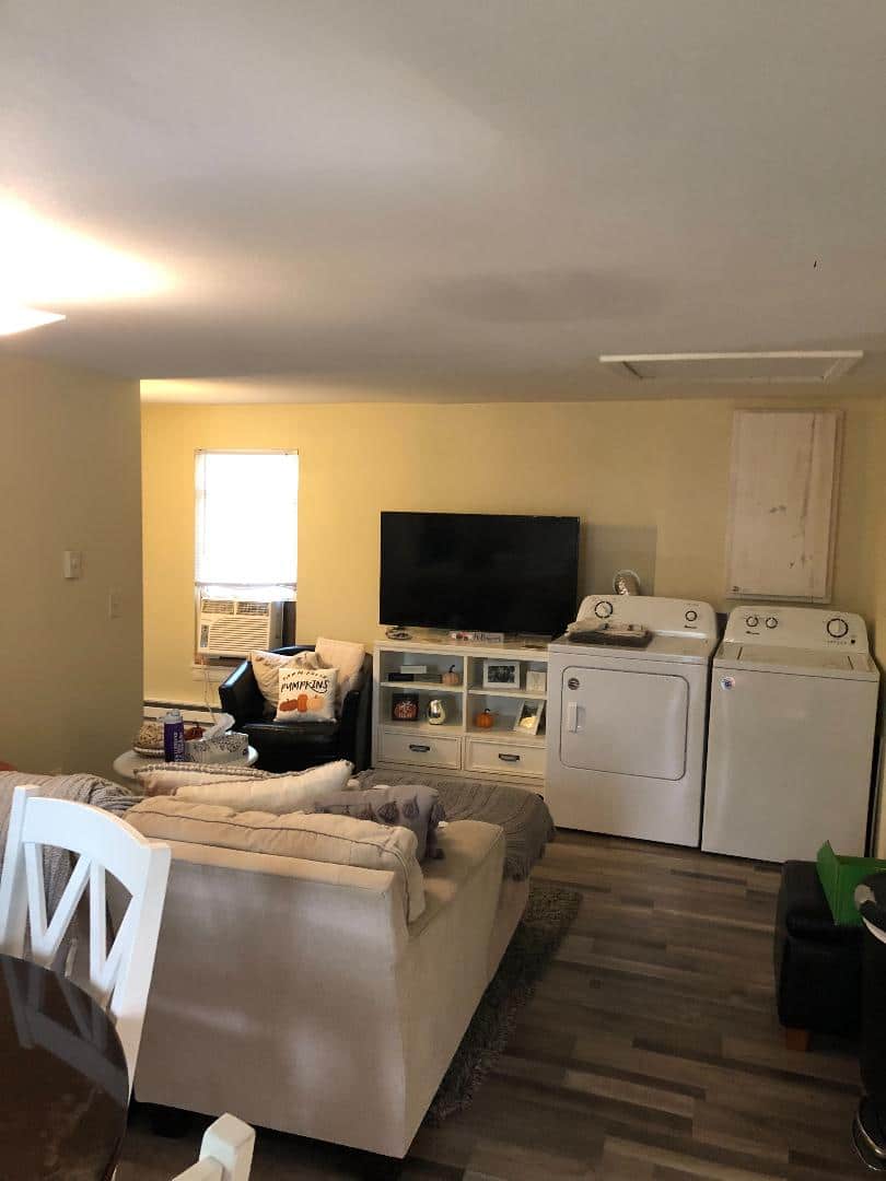 476 UP LR:LAUNDRY 2 2022 476 UP LR:LAUNDRY 2 2022